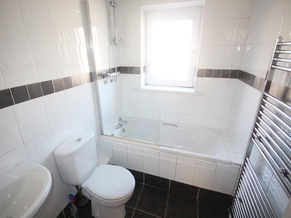 3 bedroom terraced house To Let in Barnoldswick - IMG_2176.jpg